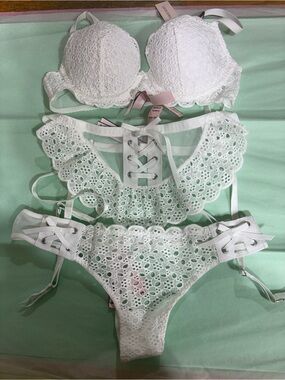Victoria's Secret White Eyelet Lingerie Set - 32B/XS/XS